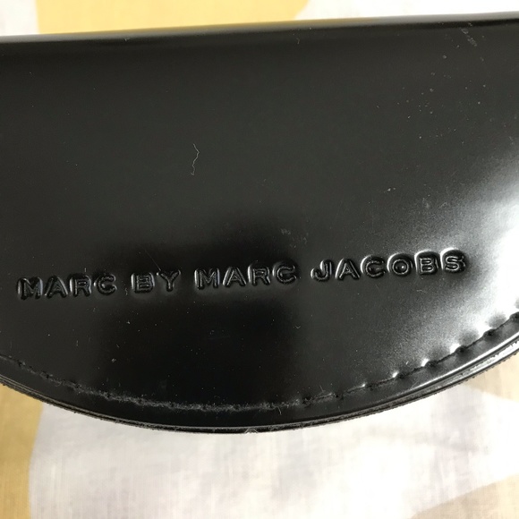 Marc by Marc Jacobs black arch Sunglasses case - Picture 2 of 8